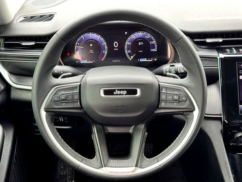 Used 2024 Jeep Grand Cherokee Laredo image 21