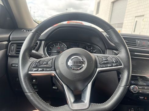 Used 2019 Nissan Rogue SV image 19