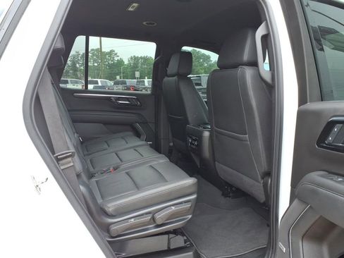 Used 2025 Chevrolet Tahoe LT w/ Comfort Package RWD image 12