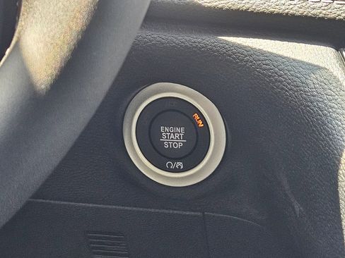 New 2026 Chrysler Pacifica Select image 12