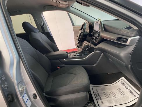 Used 2020 Toyota Highlander L AWD/4WD image 9
