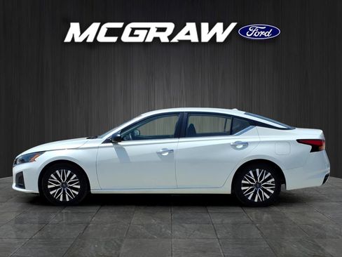Used 2024 Nissan Altima 2.5 SV FWD image 10