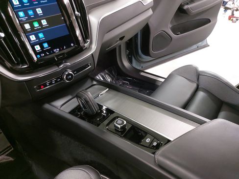 Used 2022 Volvo XC60 B6 R-Design w/ Advanced Package image 26