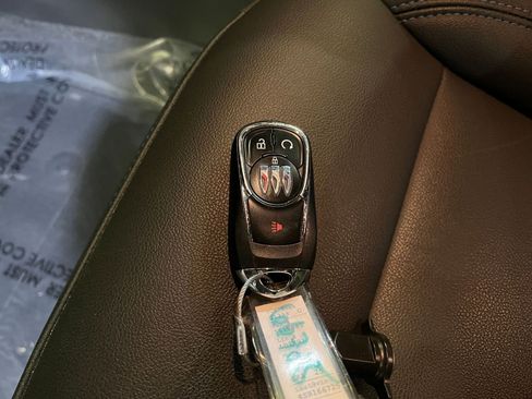 Used 2025 Buick Envista Sport Touring image 22