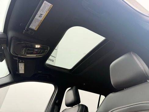 Used 2023 Jeep Grand Cherokee L Laredo image 5