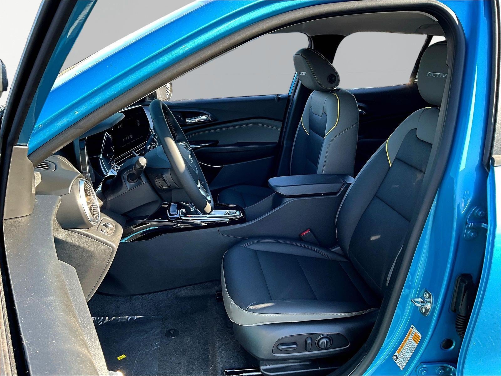 New 2026 Chevrolet Trax ACTIV w/ Sunroof Package FWD image 17