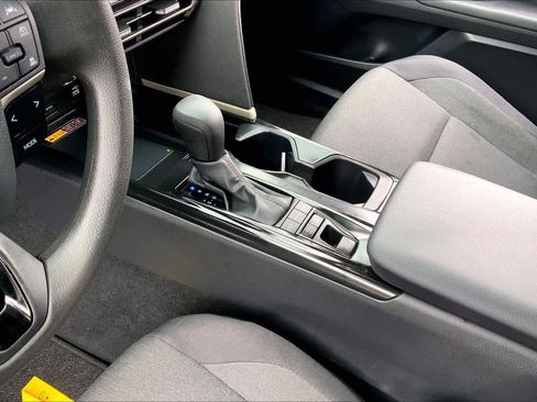 Used 2025 Toyota Camry LE w/ Convenience Package image 16