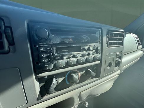 Used 2000 Ford F250 XL image 17