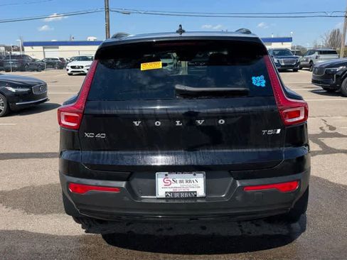 Used 2021 Volvo XC40 T5 R-Design w/ Climate Package image 6