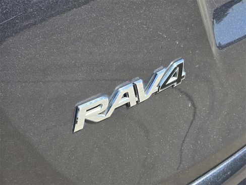 Used 2017 Toyota RAV4 XLE image 17