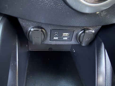 Used 2016 Hyundai Veloster 3dr Cpe Man image 24