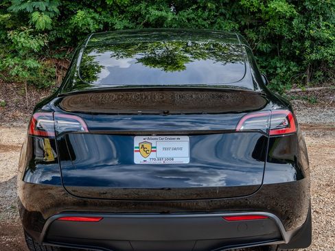 Used 2021 Tesla Model Y Long Range AWD/4WD image 4