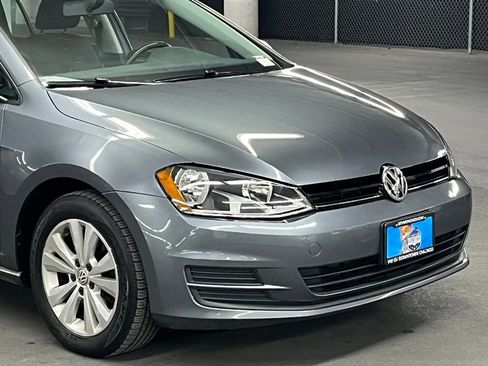 Used 2017 Volkswagen Golf S image 36