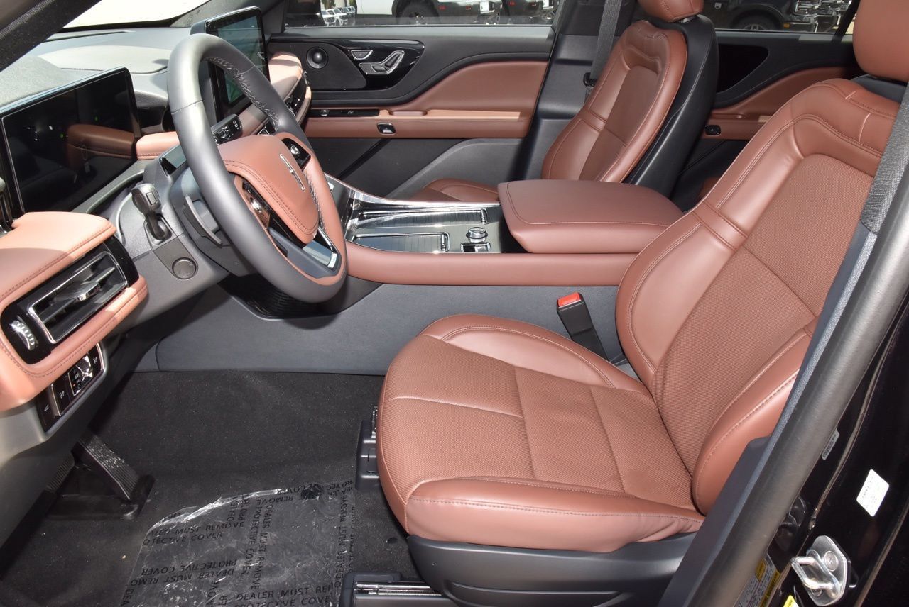 New 2026 Lincoln Aviator Reserve w/ Illumination Package AWD/4WD image 13