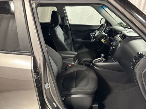 Used 2017 Kia Soul + FWD image 26