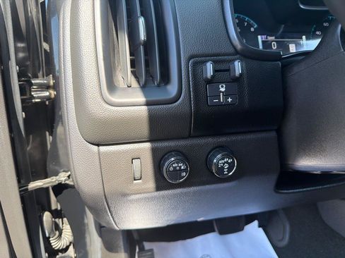 Used 2018 Chevrolet Colorado ZR2 w/ ZR2 Midnight Special Edition AWD/4WD image 19