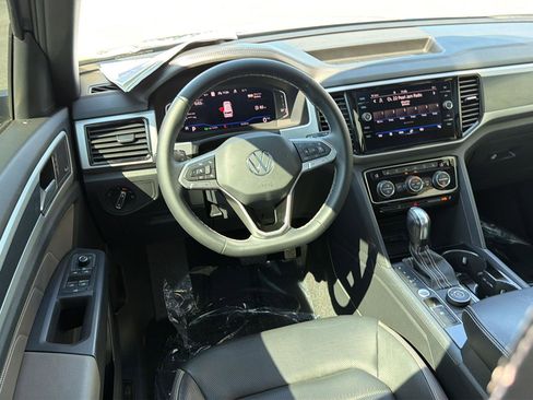 Used 2021 Volkswagen Atlas Cross Sport SEL Premium AWD/4WD image 19