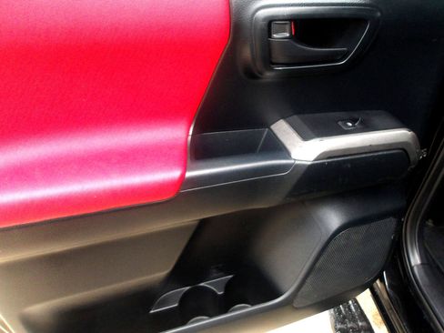 Used 2017 Toyota Tacoma SR5 image 16