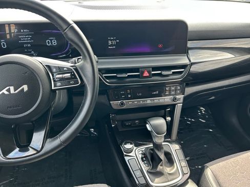 Used 2025 Kia Seltos S image 16