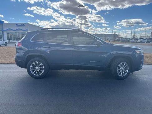 Used 2019 Jeep Cherokee Latitude Plus w/ Comfort/Convenience Group image 2