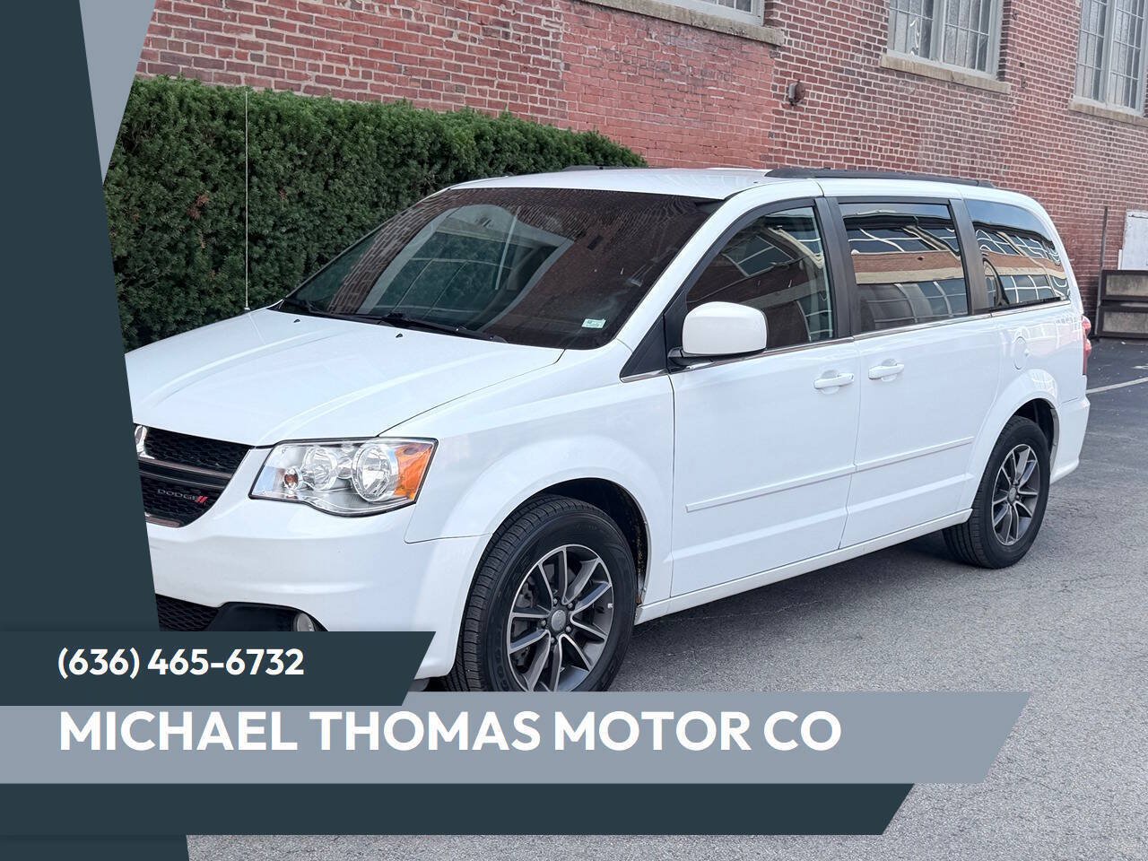 Used 2017 Dodge Grand Caravan SXT FWD image 1