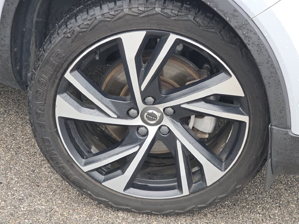 Used 2020 Volvo XC40 T5 R-Design w/ Protection Package Premier AWD/4WD image 7