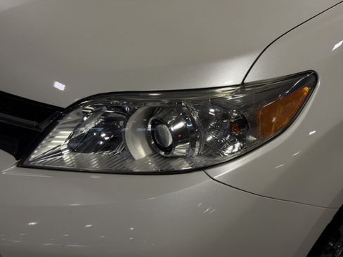 Used 2018 Toyota Sienna XLE Premium FWD image 13