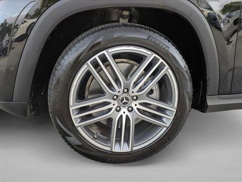 Used 2025 Mercedes-Benz GLS 450 4MATIC image 25