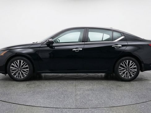 Used 2025 Nissan Altima 2.5 SV FWD image 5