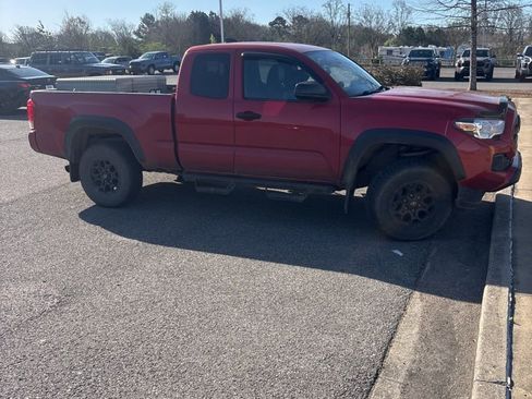 Used 2019 Toyota Tacoma SR w/ SX Package image 4