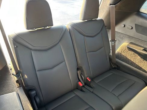 Used 2025 Cadillac XT6 Luxury image 45