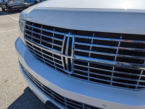 Used 2010 Lincoln Navigator Base image 23