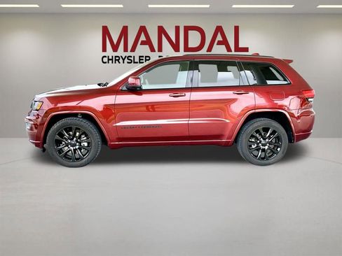Used 2022 Jeep Grand Cherokee Laredo X AWD/4WD image 9