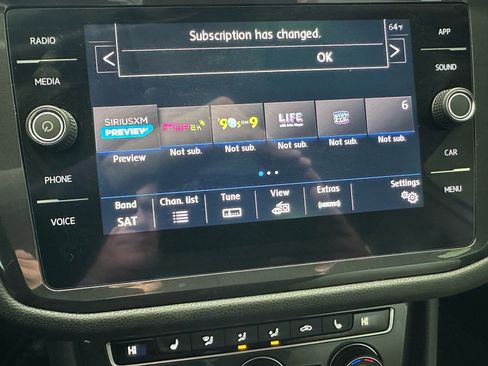 Used 2020 Volkswagen Tiguan SE image 41