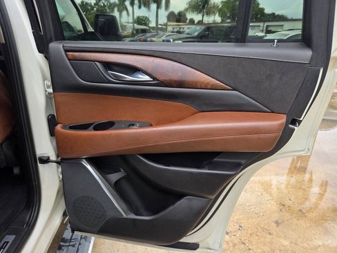 Used 2015 Cadillac Escalade Premium RWD image 18