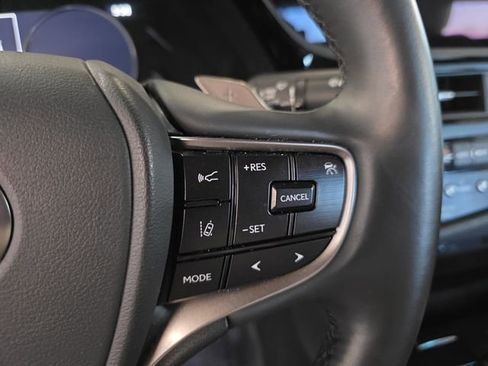 Certified 2025 Lexus ES 300h w/ Premium Package image 19