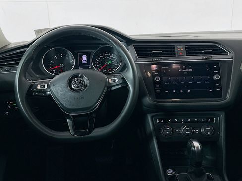 Used 2020 Volkswagen Tiguan SE AWD/4WD image 18