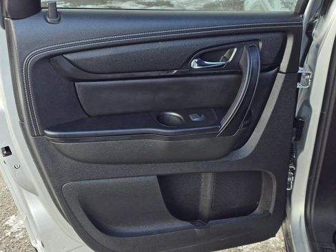 Used 2015 Chevrolet Traverse LT w/ Style and Technology Package image 13