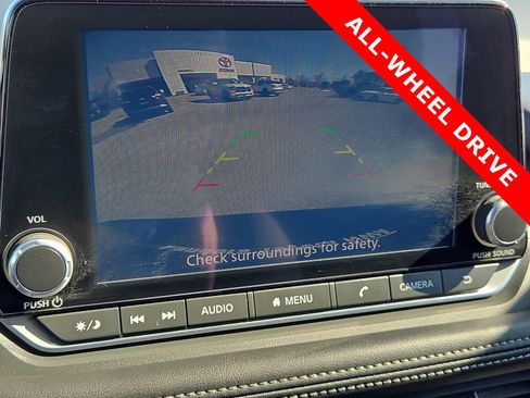 Used 2024 Nissan Rogue SV image 17