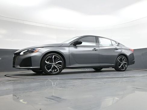 Used 2025 Nissan Altima 2.5 SR image 42