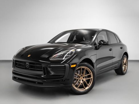 Certified 2025 Porsche Macan image 1