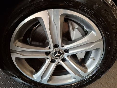 Used 2019 Mercedes-Benz GLC 300 4MATIC image 4
