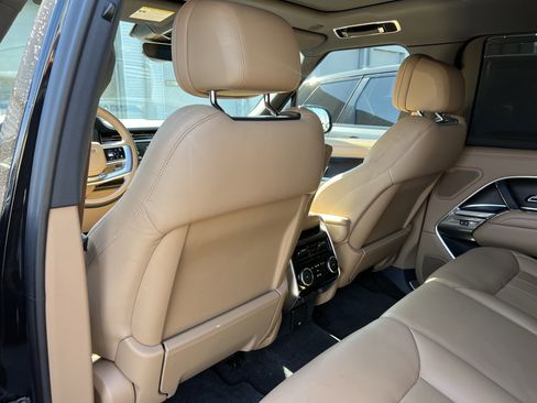 Certified 2024 Land Rover Range Rover SE image 34