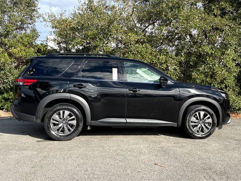Certified 2024 Nissan Pathfinder SV image 28