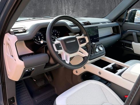 Used 2025 Land Rover Defender 110 S image 17
