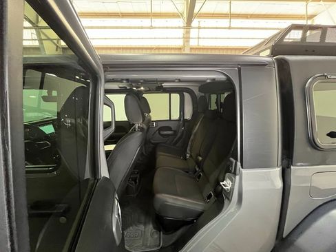 Used 2021 Jeep Gladiator Rubicon image 16