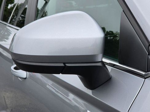 Used 2023 Volkswagen Taos SE w/ Panoramic Sunroof Package FWD image 12