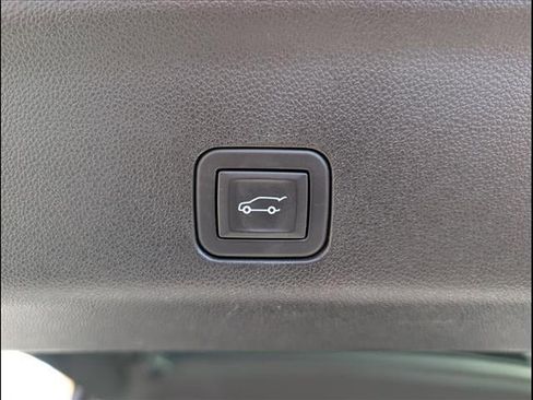 Used 2023 Chevrolet Suburban Premier image 23