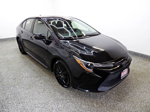 Used 2020 Toyota Corolla LE image 3