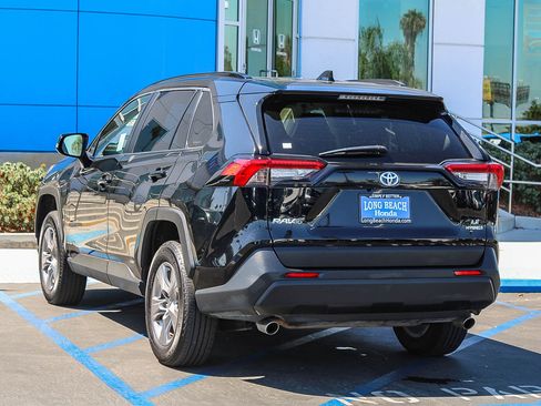 Used 2024 Toyota RAV4 LE AWD/4WD image 9